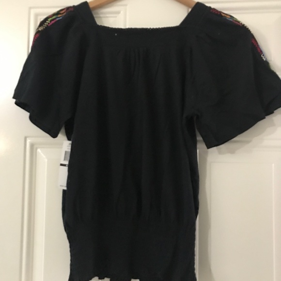 Black top with embroidery detail - Picture 2 of 2